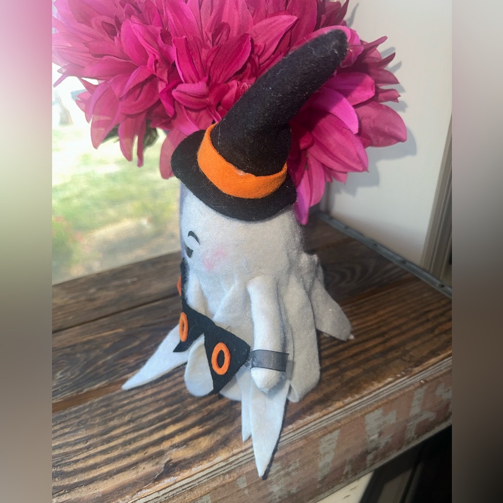 Adorable Ghost Costume with Hat and Banner - Picture 4 of 7
